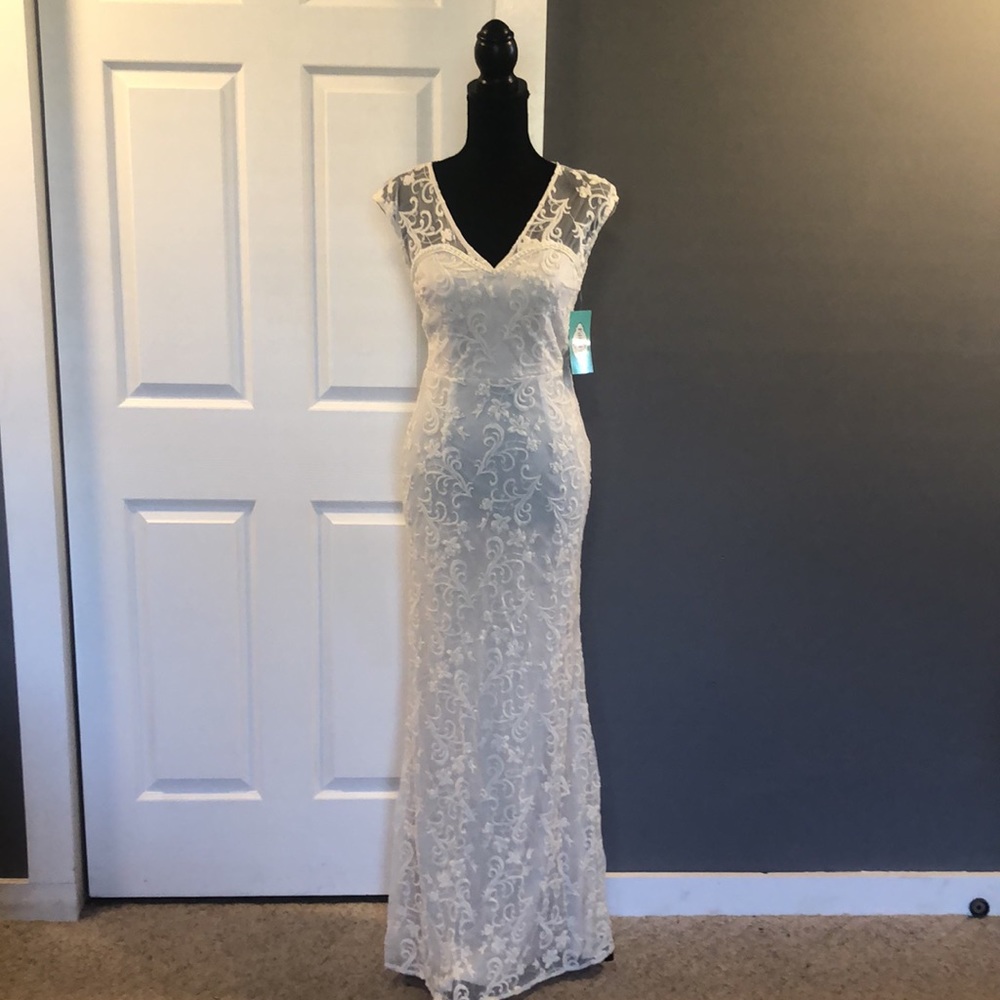 Gorgeous Victorian Style Lace Floor Length Form Fitting Dress Sz Small